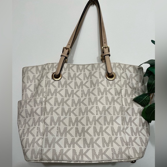 LAST CALL💕 - Picture 2 of 10